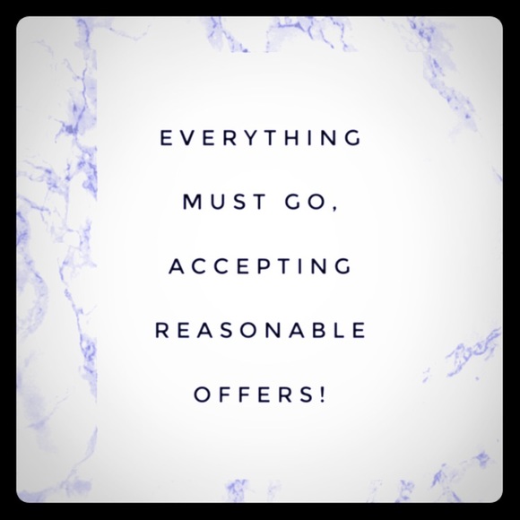 ⚡️CLOSET CLEAROUT⚡️ - Picture 1 of 1